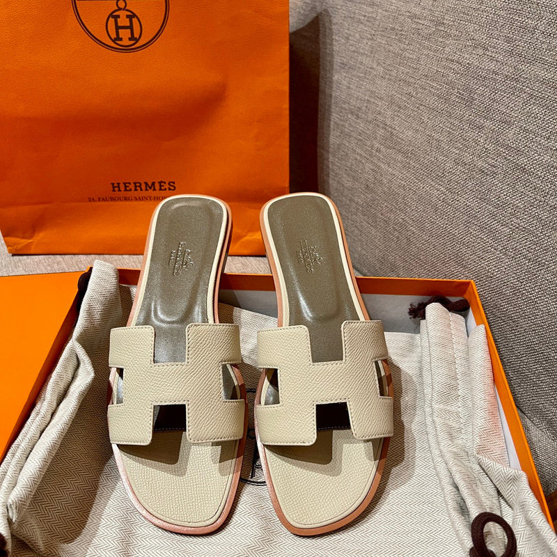 Hermès Beige Platform Sandals - Angled View