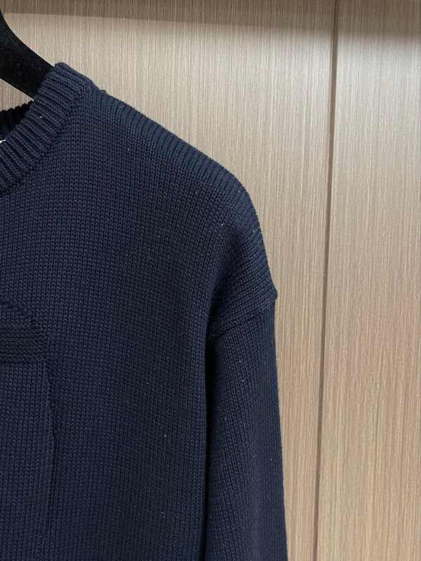 Three-quarter angle view of Burberry luxury piece style No.440