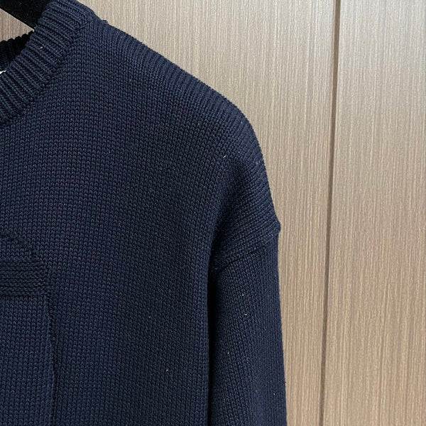 Three-quarter angle view of Burberry luxury piece style No.440