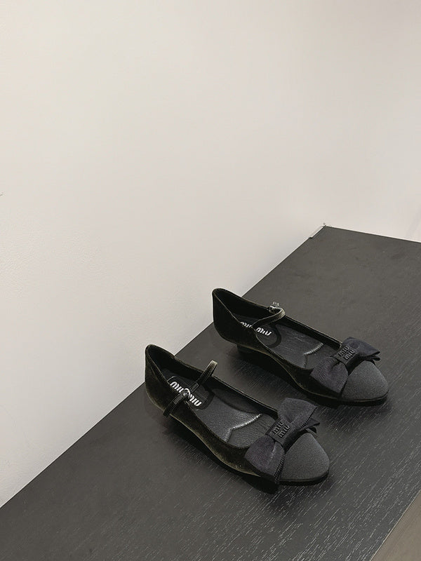 Full silhouette view of Miu Miu luxury piece style No.096