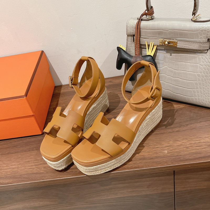 Hermes shoes Style 297 - side profile detail