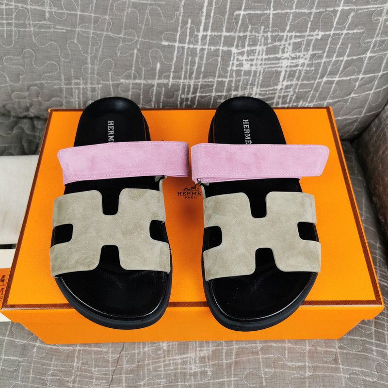 Hermès Camel Block Heel Sandals - Heel Detail View