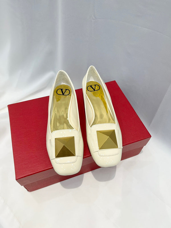Side profile view of Valentino Garavani luxury piece style No.221