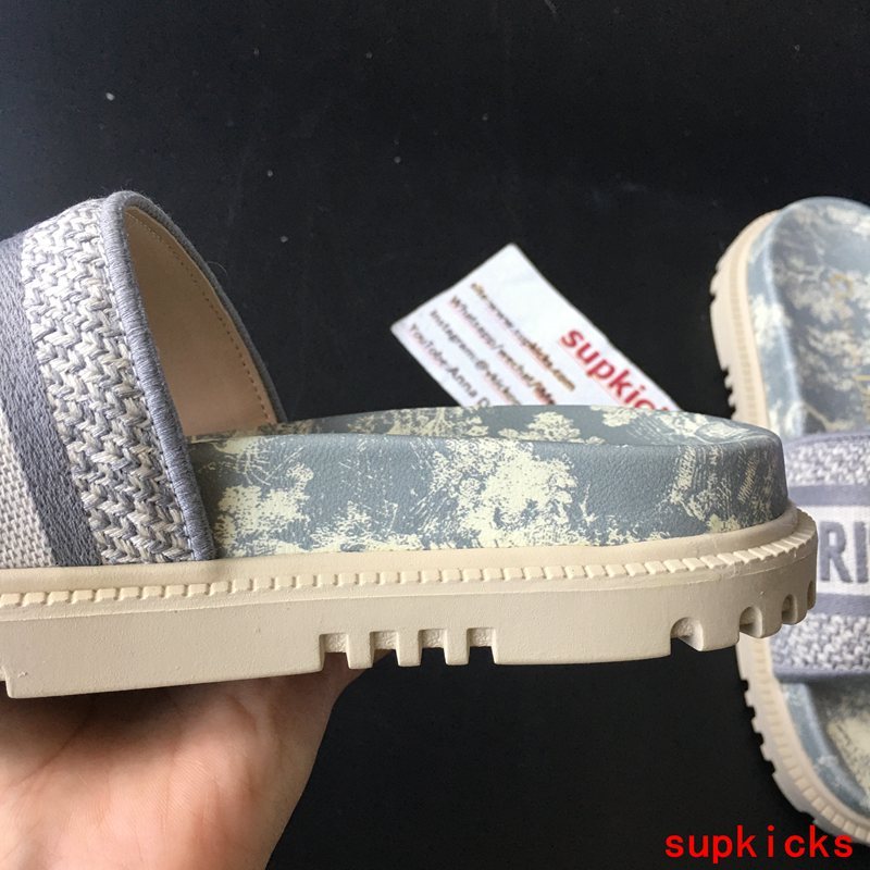 Dior shoes Style 041 - full pair display