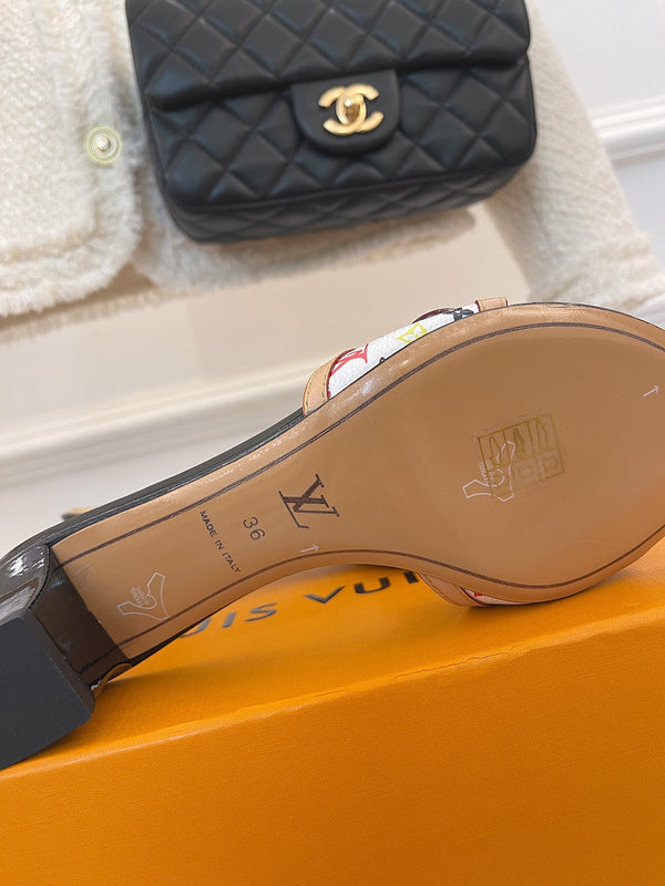 Louis Vuitton shoes Style 412 - top view showing design