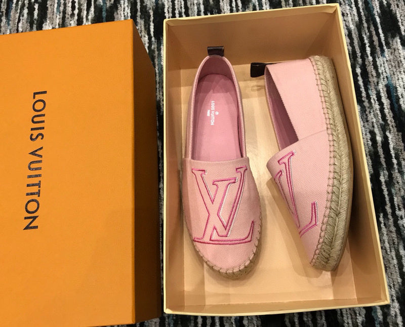 Front view of Louis Vuitton luxury piece style No.023