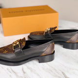 Full silhouette view of Louis Vuitton luxury piece style No.049