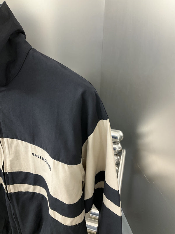 Three-quarter angle view of Balenciaga luxury piece style No.176