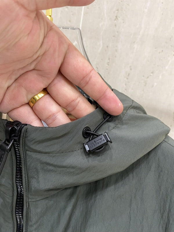 Three-quarter angle view of Burberry luxury piece style No.378