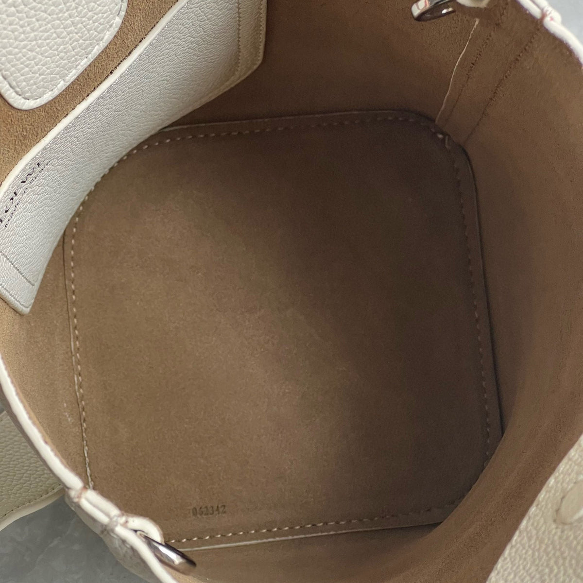 Bags- Loew Mini Pebble Bucket Bag Elegant Everyday Designer Handbag