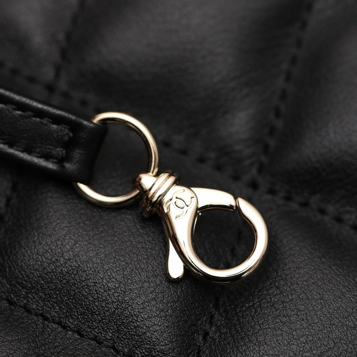 Chanel 23B Maxi Hobo Bag detail shot – authentic designer craftsmanship