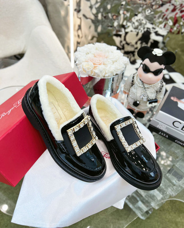 Back view of Roger Vivier luxury piece style No.087