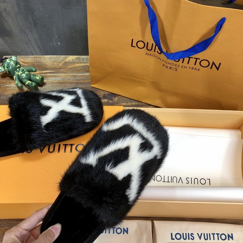 Side profile view of Louis Vuitton luxury piece style No.130