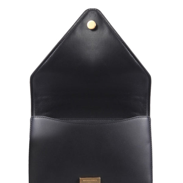 Close-up of Bottega Veneta cross body bags hardware and fine stitching