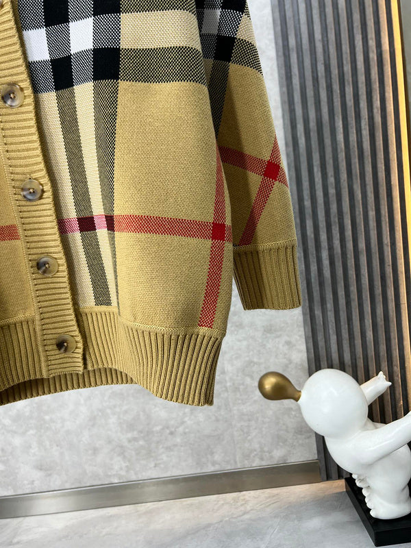Texture and finish detail of Burberry luxury piece style No.340