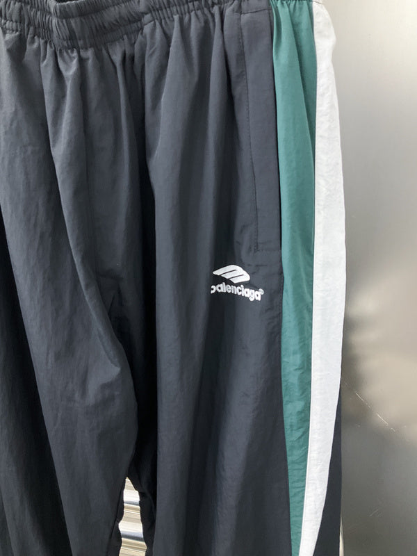Three-quarter angle view of Balenciaga luxury piece style No.162