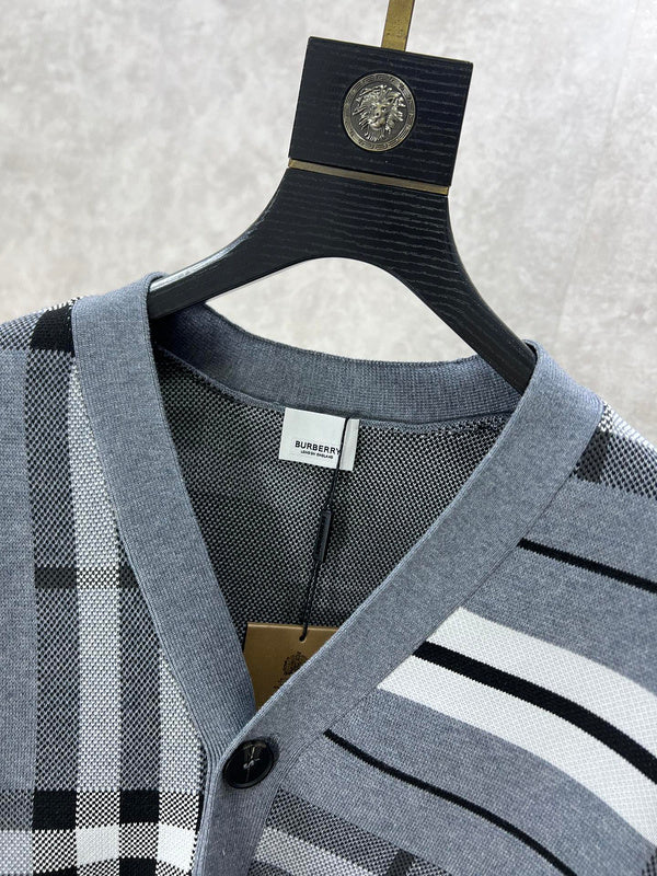 Back view of Burberry luxury piece style No.342