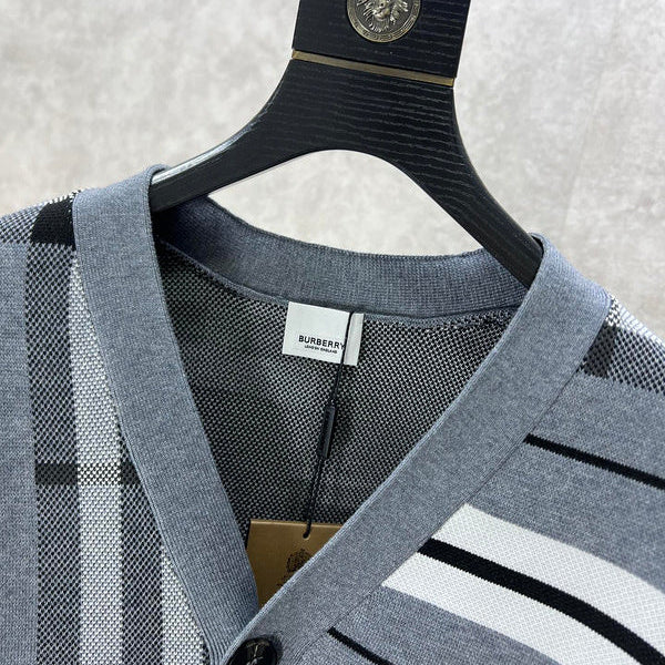 Back view of Burberry luxury piece style No.342