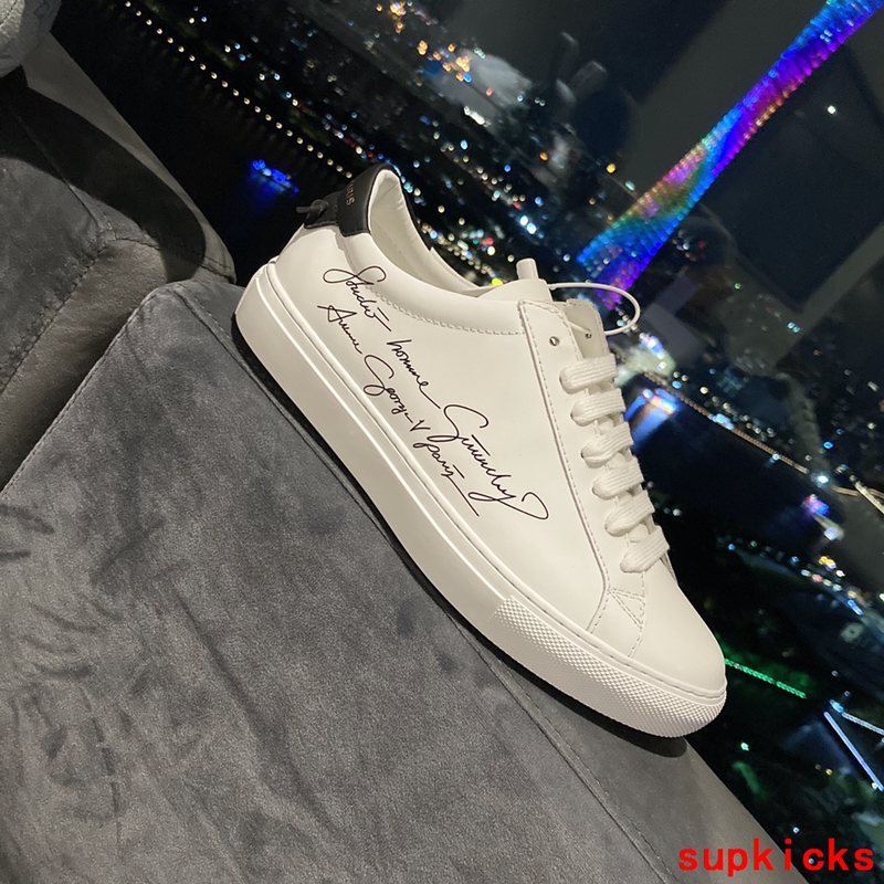 Givenchy shoes Style 076 - close-up of iconic logo design