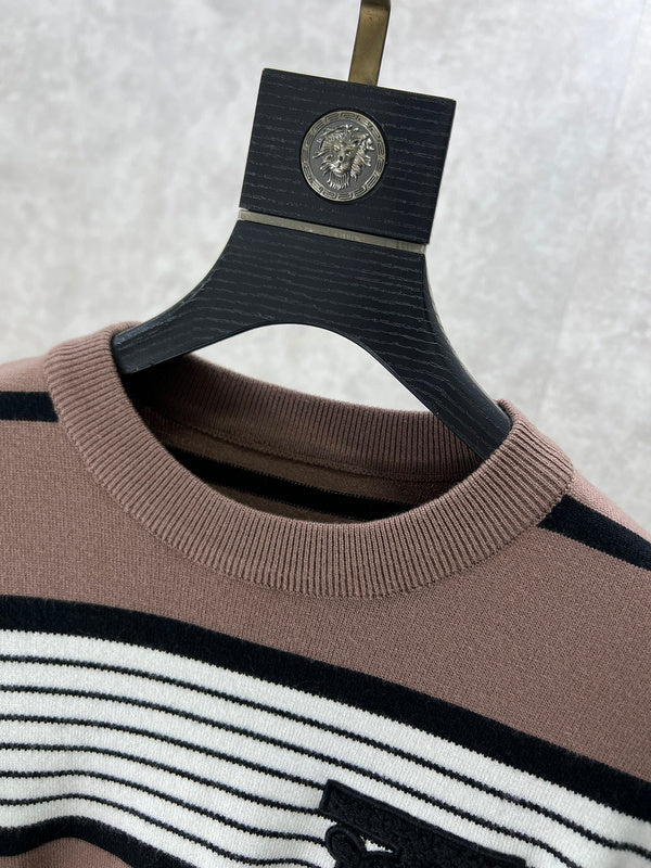 Back view of Burberry luxury piece style No.323