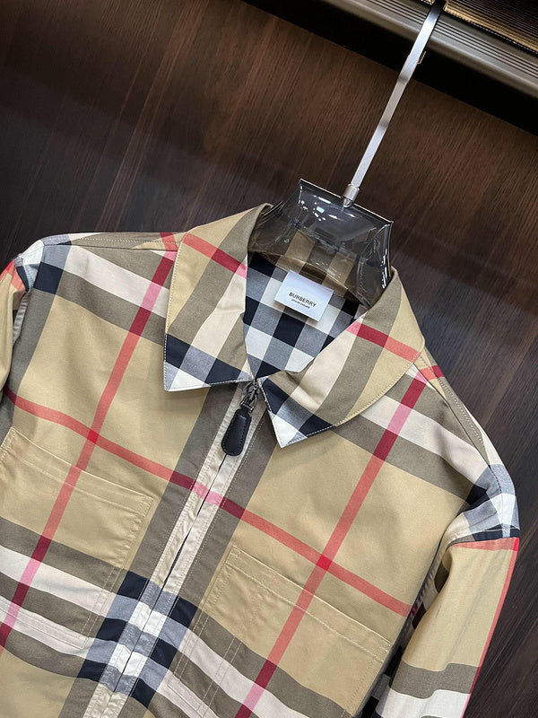 Three-quarter angle view of Burberry luxury piece style No.381