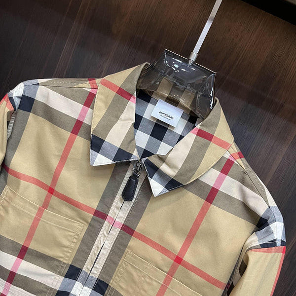 Three-quarter angle view of Burberry luxury piece style No.381