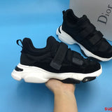 Dior shoes Style 030 - packaging and accessories (alternate angle)