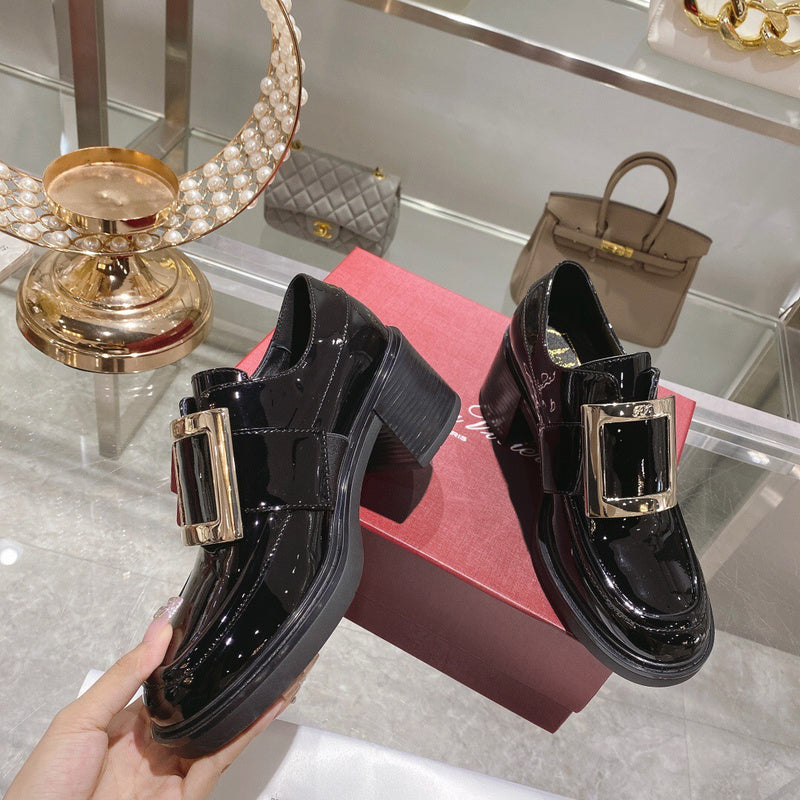 Full silhouette view of Roger Vivier luxury piece style No.042