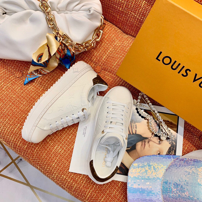 Back view of Louis Vuitton luxury piece style No.040