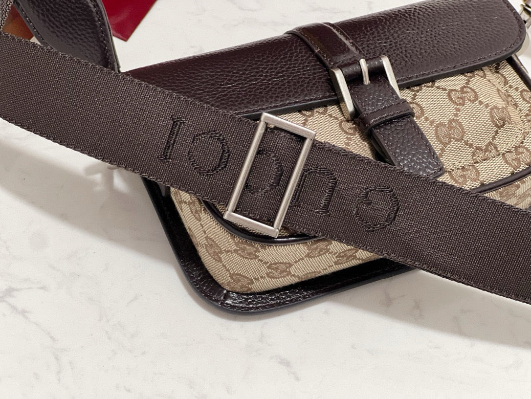 Gucci Bi-color Mini Bag detail shot – designer craftsmanship and quality