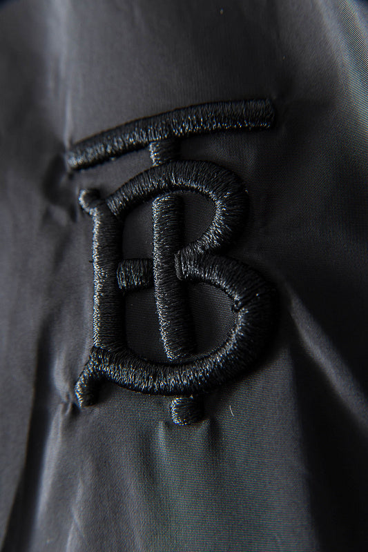 Full silhouette view of Burberry luxury piece style No.487