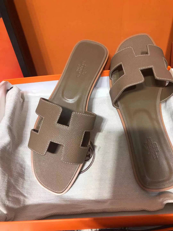Hermes sandals Style 081 - logo and branding close-up