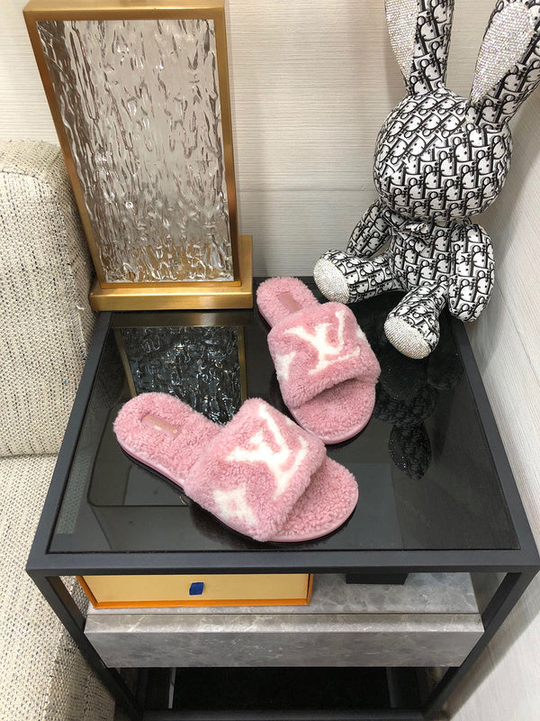 Louis Vuitton shoes Style 353 - close-up of bold signature style
