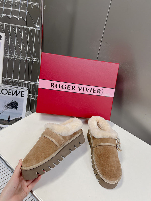 Full silhouette view of Roger Vivier luxury piece style No.064