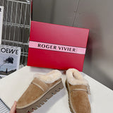 Full silhouette view of Roger Vivier luxury piece style No.064
