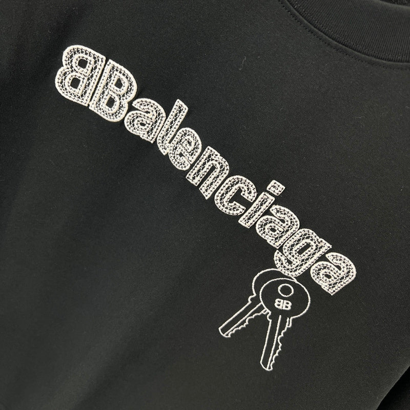 Texture and finish detail of Balenciaga luxury piece style No.088