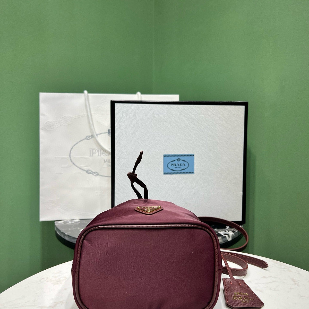 Wallets? Pd Re-edition 1978 Bucket Bag Elegant Everyday Leather Wallet