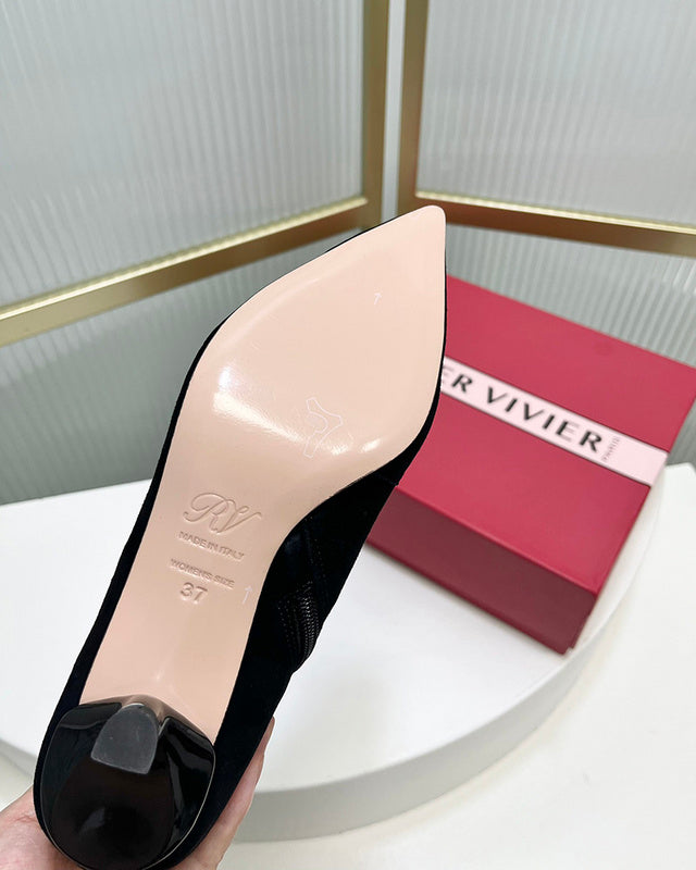Texture and finish detail of Roger Vivier luxury piece style No.060