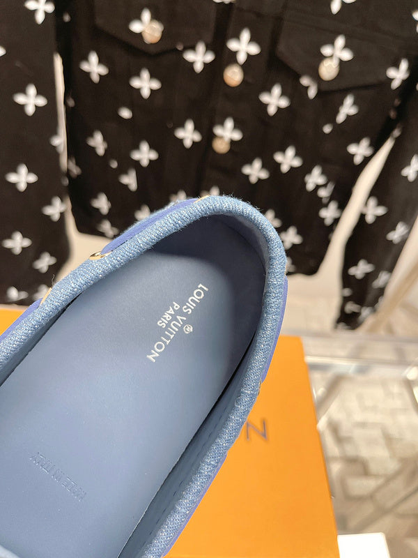 Louis Vuitton Camel Low-Top Sneakers - Heel Detail View
