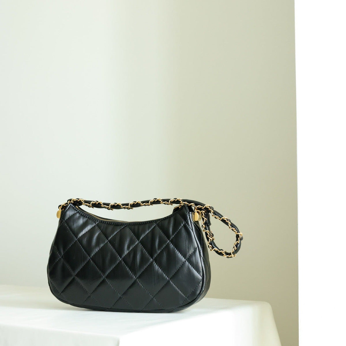 Chanel 23K Hobo Bag detail shot – authentic designer craftsmanship