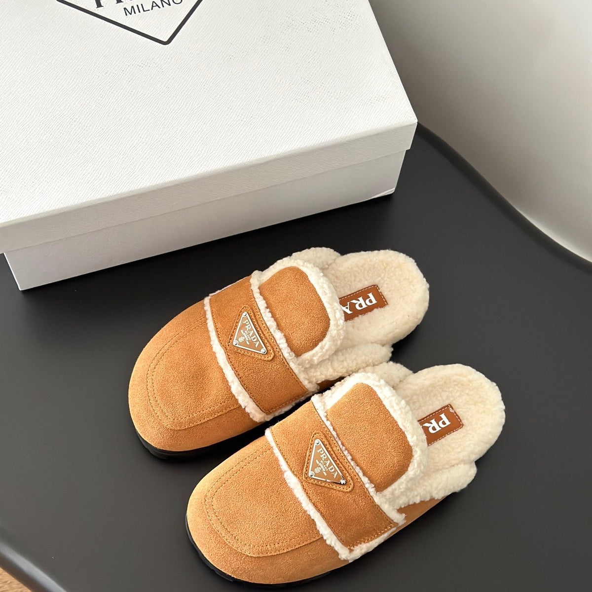 Accessories- Pd Shearling Slippers Luxury Designer Fashion Accessory