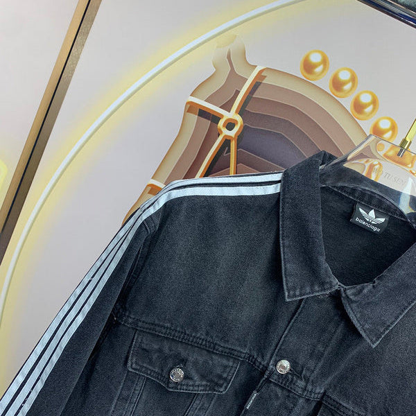 Three-quarter angle view of Balenciaga luxury piece style No.085