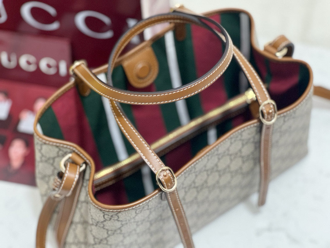 Gucci Emblem Small Tote Bag detail shot – designer craftsmanship and quality