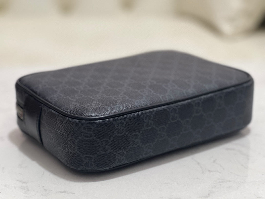 Front view of Gucci Pouch premium clutch pouch