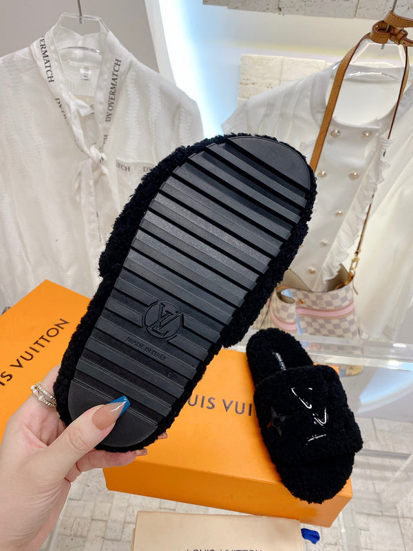 Louis Vuitton shoes Style 330 - back heel detail