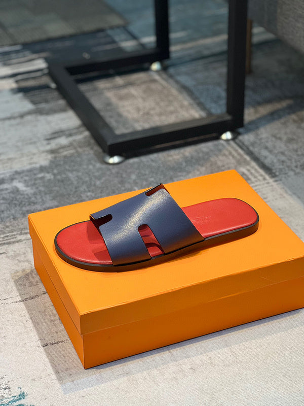 Hermes shoes Style 016 - close-up of statement logo accent