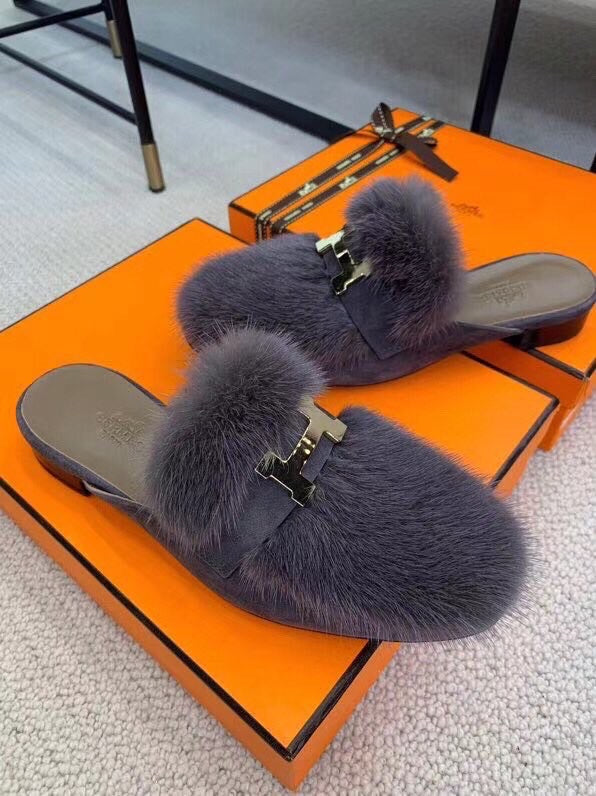 Hermès White Chelsea Boots - Sole Detail View