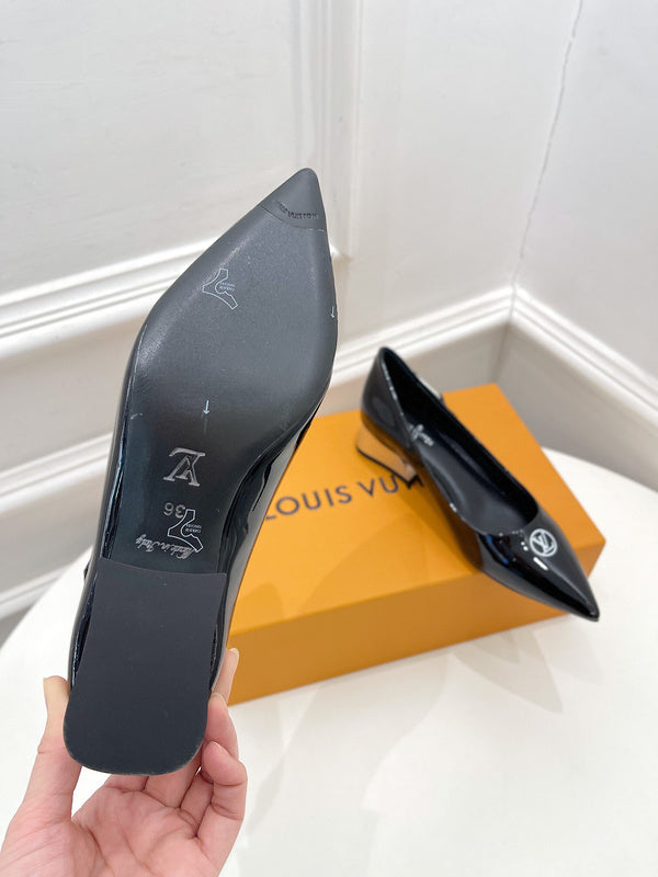 Louis Vuitton shoes Style 421 - back heel detail