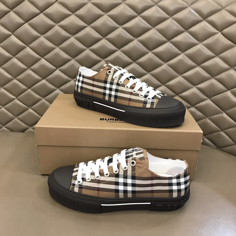 Burberry shoes Style 319 - packaging and accessories