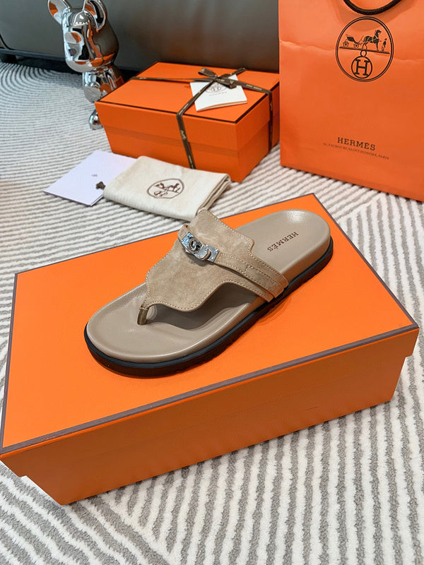 Hermès Nude Flat Thong Sandals - Toe Detail View